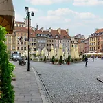 On The Square By Renters Varsó