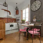 On The Square By Renters Apartman