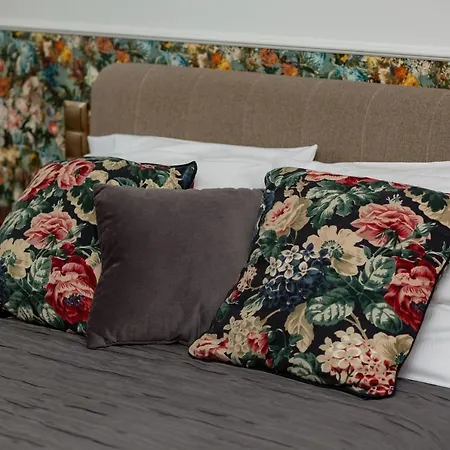 Appartement On The Square By Renters