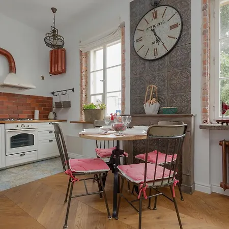 Appartement On The Square By Renters