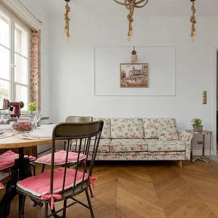 On The Square By Renters דירה *