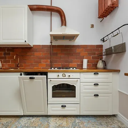 On The Square By Renters * ורשה