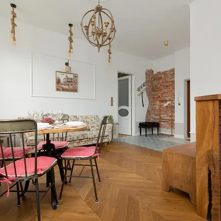 On The Square By Renters * Warszawa