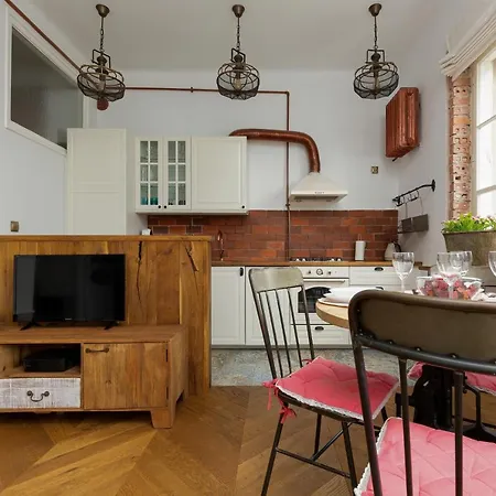 On The Square By Renters * ורשה